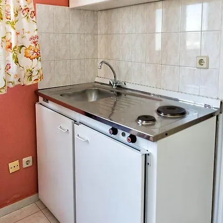 Aphrodite Apartment *